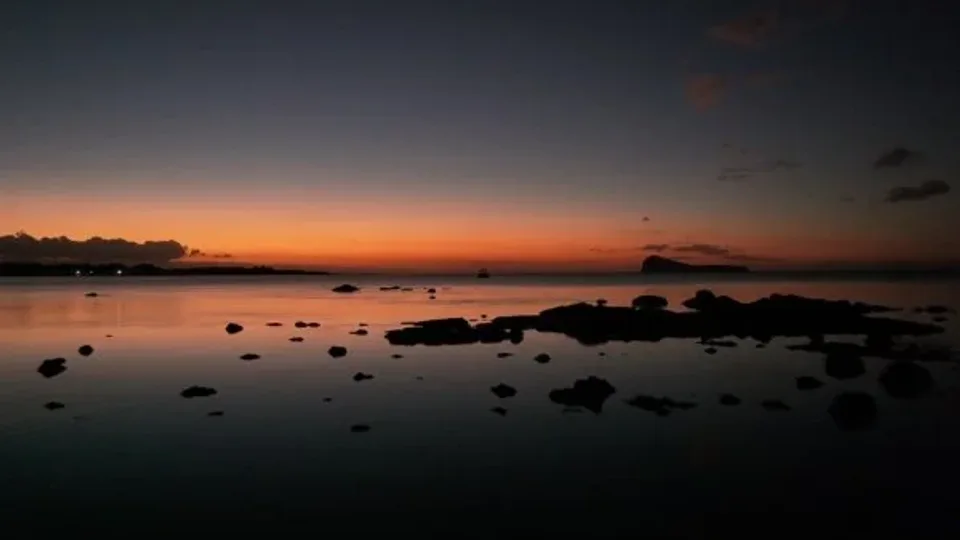 Puesta de sol en la costa de Mauricio